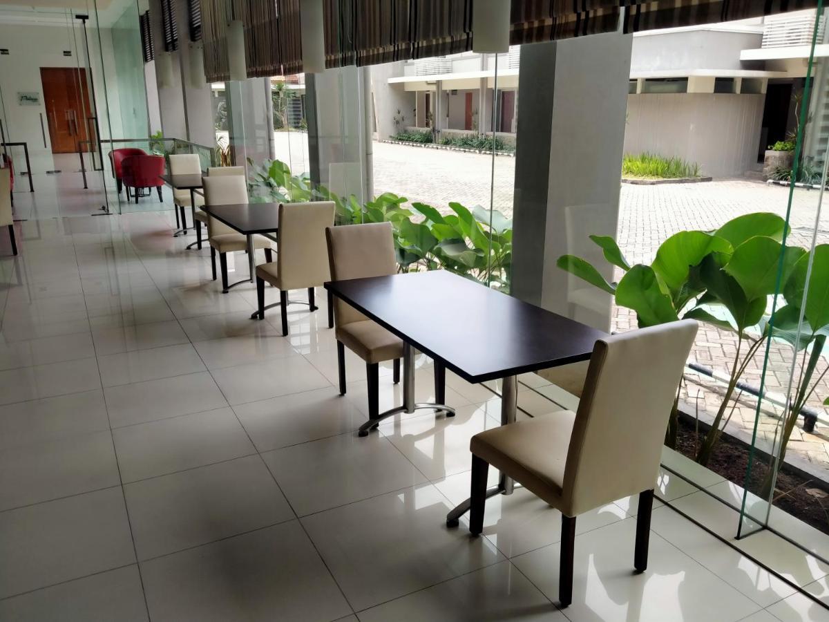Hotel Quirin Семаранг Екстериор снимка