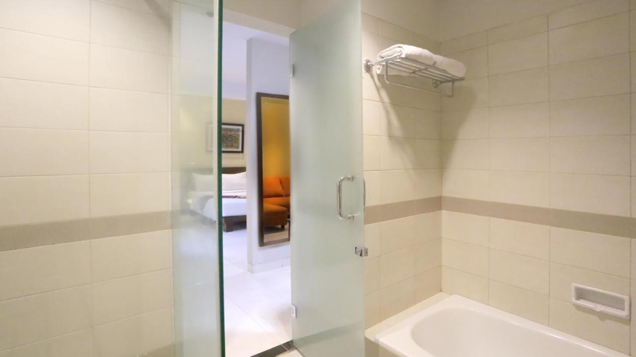 Hotel Quirin Семаранг Екстериор снимка