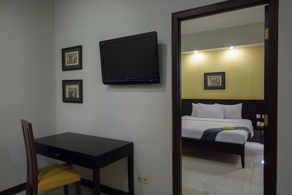 Hotel Quirin Семаранг Стая снимка