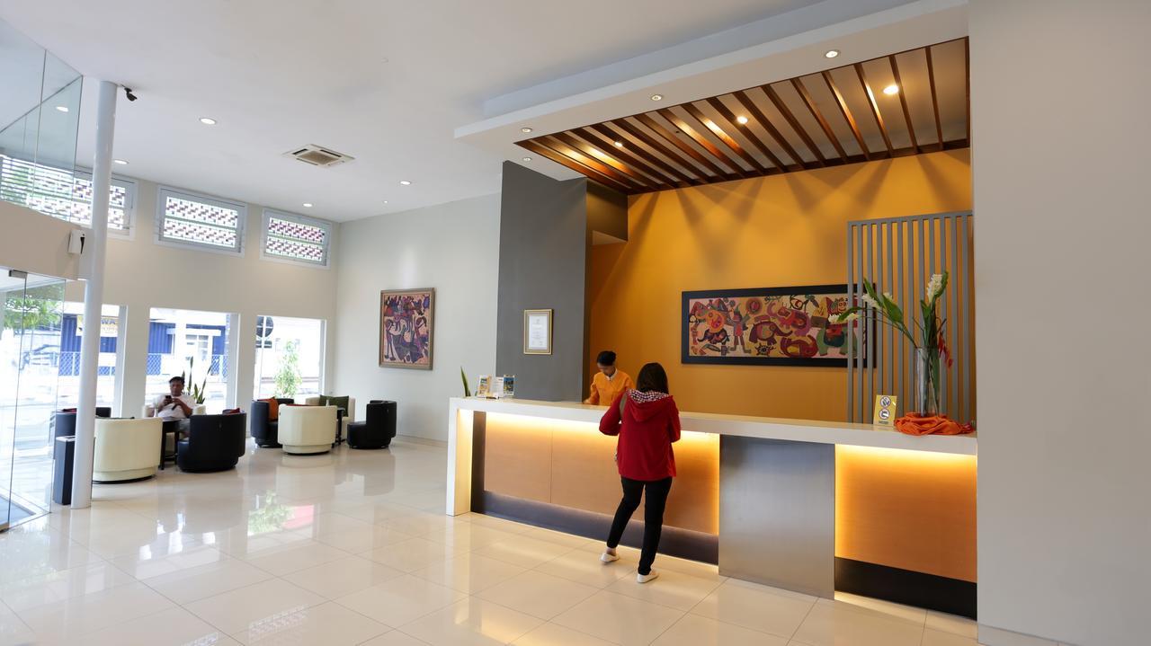 Hotel Quirin Семаранг Екстериор снимка
