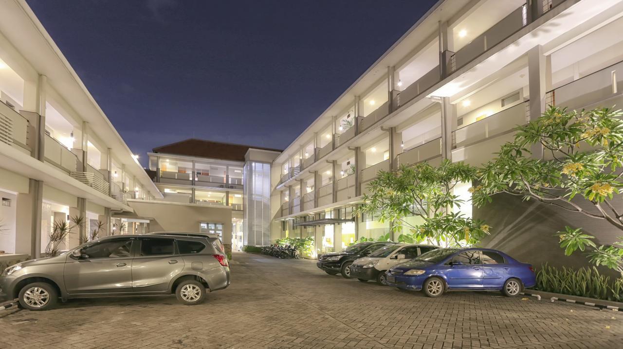 Hotel Quirin Семаранг Екстериор снимка
