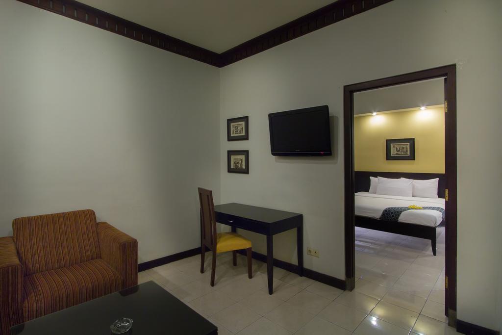 Hotel Quirin Семаранг Стая снимка