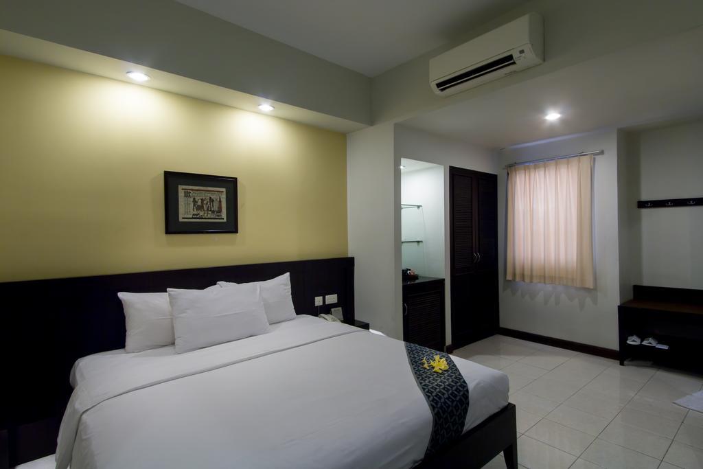 Hotel Quirin Семаранг Стая снимка
