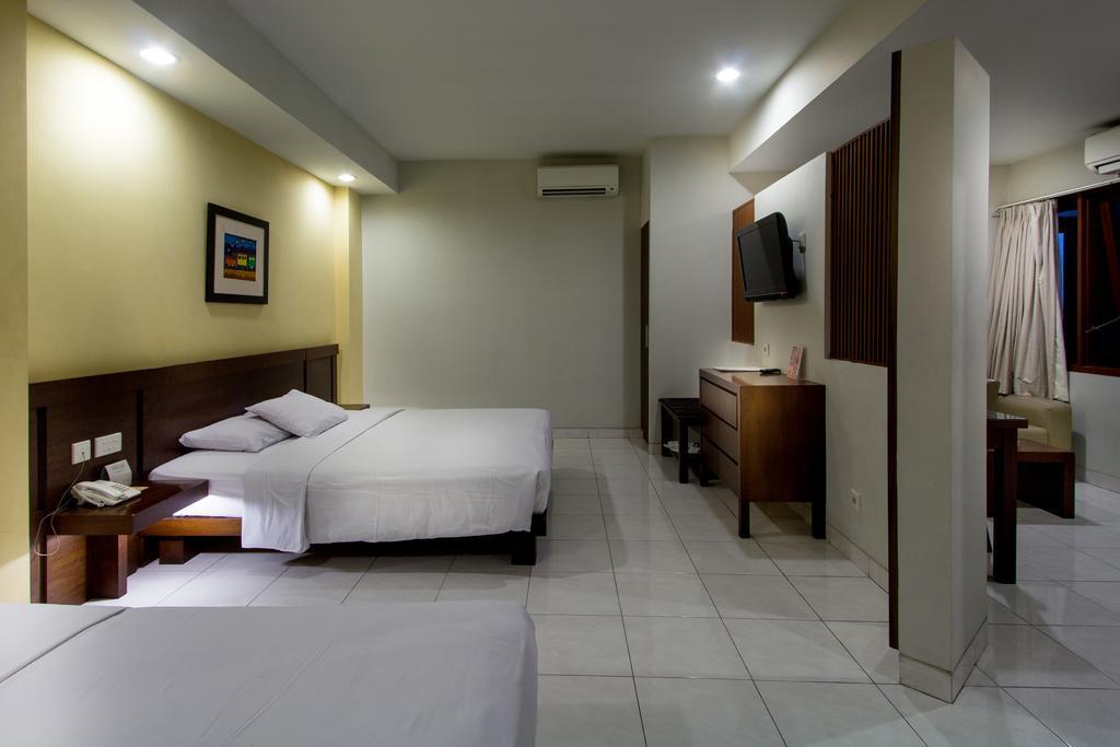 Hotel Quirin Семаранг Стая снимка